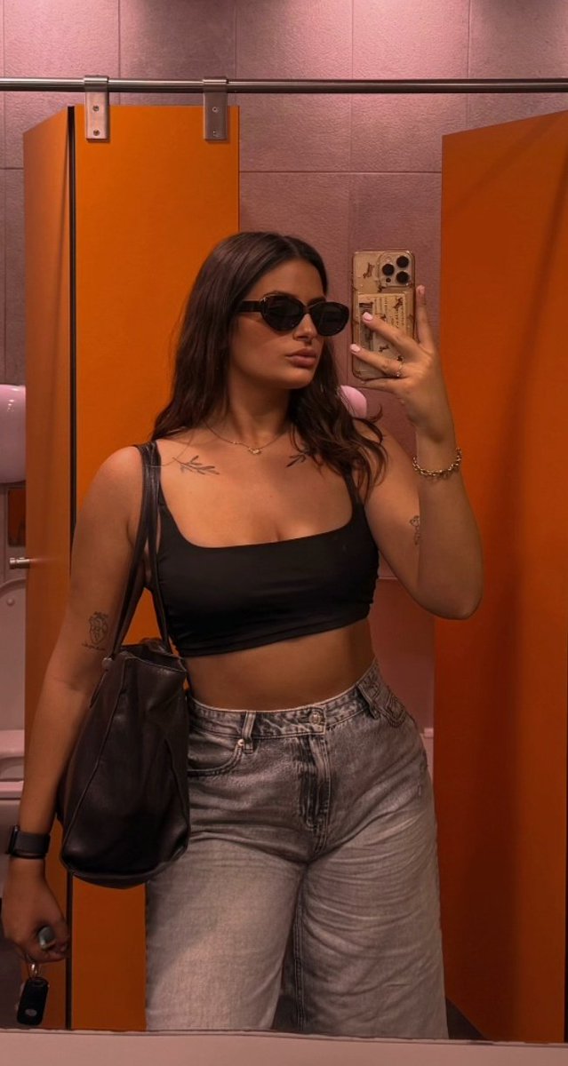BelenTrejoMelc1's tweet photo. Hoy es Sábado y el cuerpo lo sabe.!! 

Preciosa, a disfrutar de la Velada. 💚💚💚
🦁💃🏻
#SiempreContigoLaura
#MiSevillanaFavorita
#LauraVGalera25J https://t.co/JJWtOd7TA1
