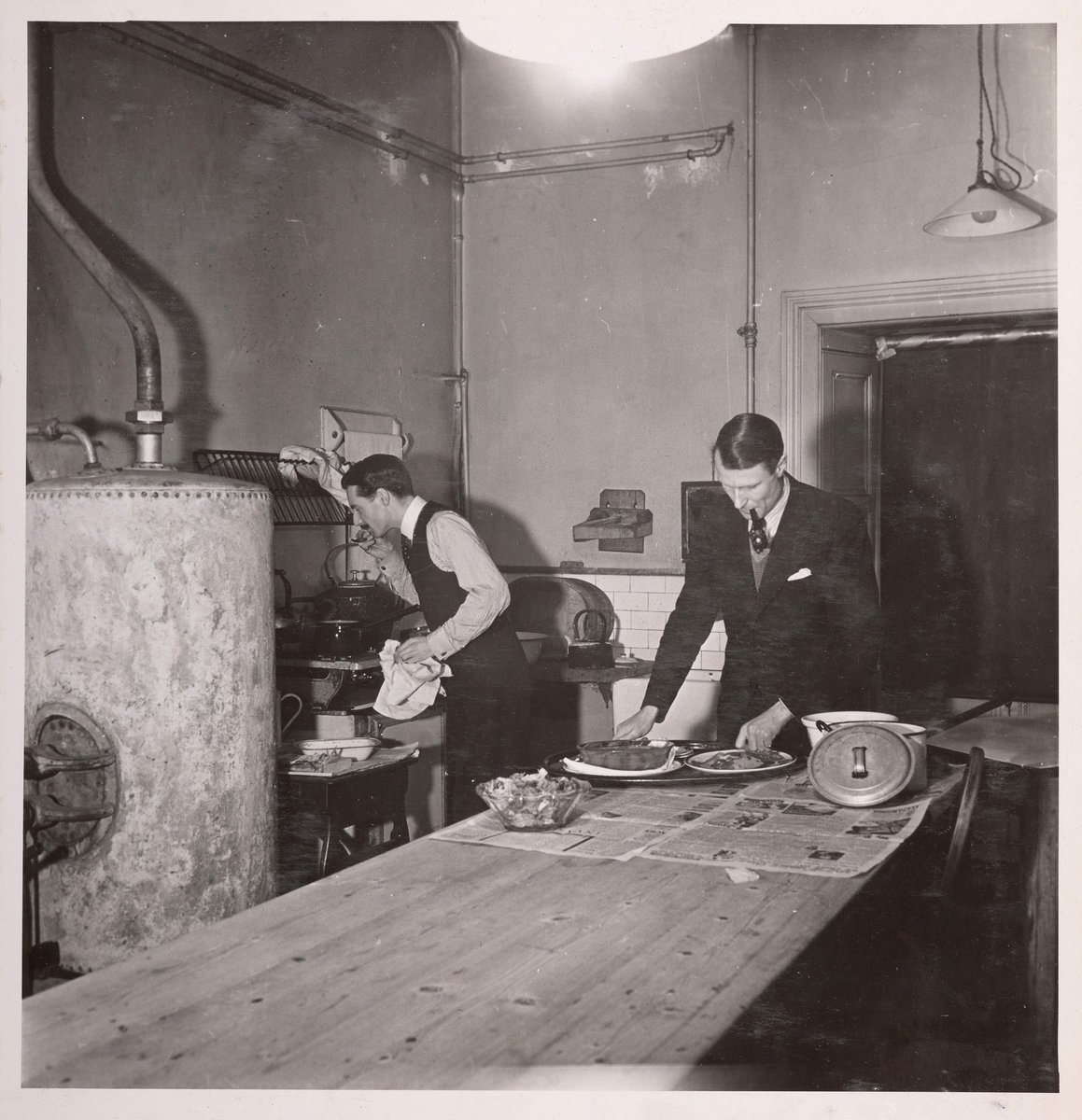 LordRickettsP's tweet photo. The Resident Clerks were a Foreign Office institution. Four young bachelors lived in a flat in the FO, and did a roster of nights and weekends, fielding urgent calls and telegrams and waking people up when action was needed. I’ve just come across a fun story about Ernie Bevin 1/2 https://t.co/z3vwFdPfWA