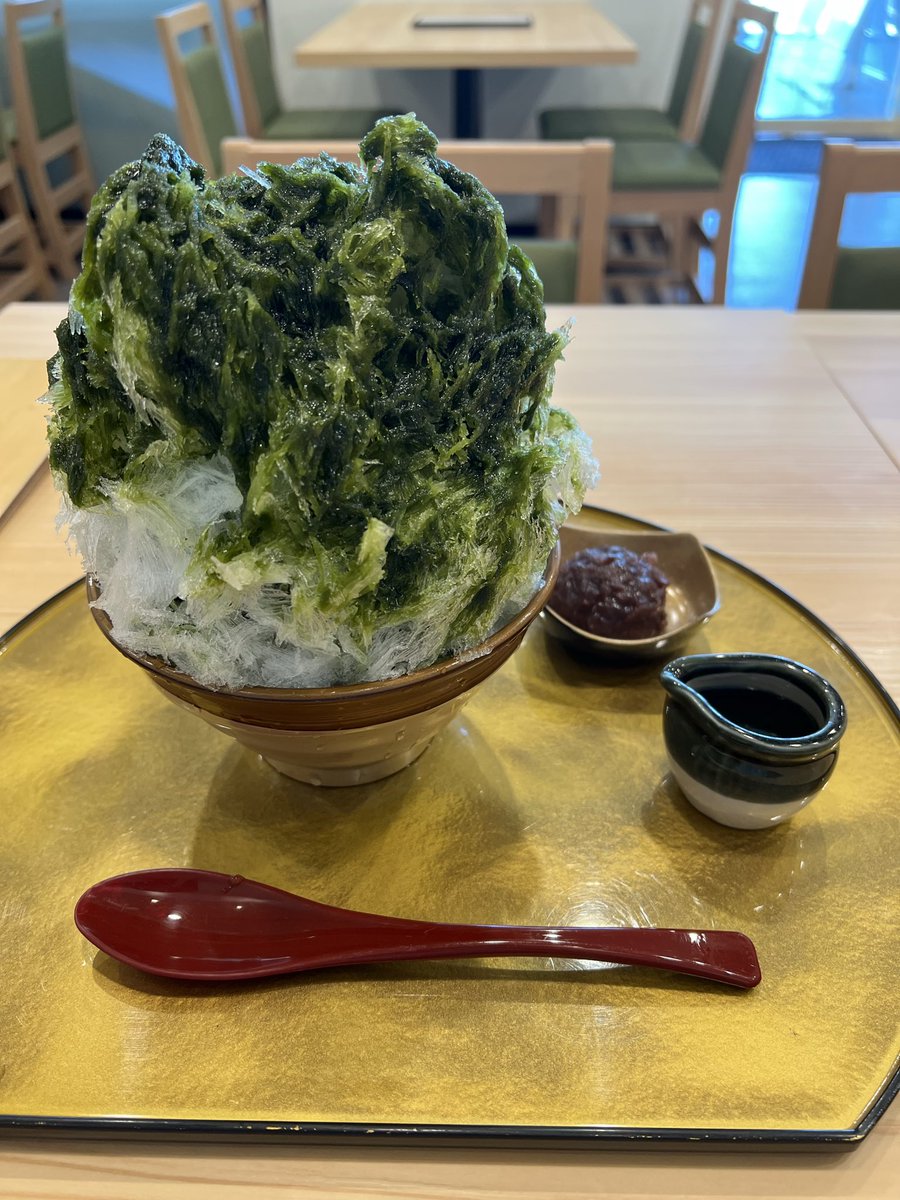 inotax217's tweet photo. かき氷の日らしいので、今日は午前中にららん藤岡の虎屋本店に行ってかき氷を食べてきた

ふわふわのかき氷、多分人生で初めてだった
めっちゃ美味かった https://t.co/Vr8CyGWxJD