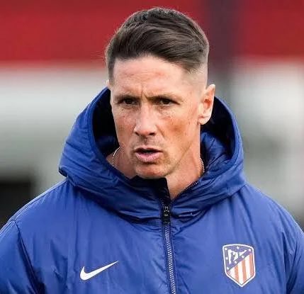 Junika2022's tweet photo. スペインのサッカー選手
フェルナンド・トーレス:

“エプスタインが行った子供へのセイ的虐待や拷問の儀式に関与した者は全員、公開処刑に処されなければならない” https://t.co/TBi55DUmMK