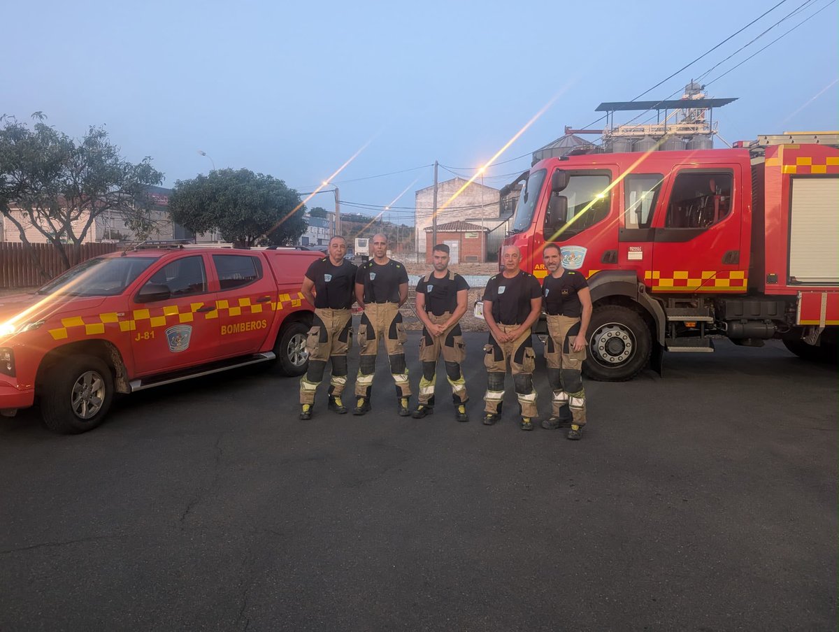 DiputacionCC's tweet photo. 🚒👨🚒 El #SEPEI de la Diputación de Cáceres se desplaza a Ávila para colaborar en la defensa de los municipios afectados por el incendio de Burgohondo, a petición del SPEIS de la Diputación de Ávila.
🇪🇸 Actuación en el marco de la emergencia de interés nacional. https://t.co/XgtYsKdXzk