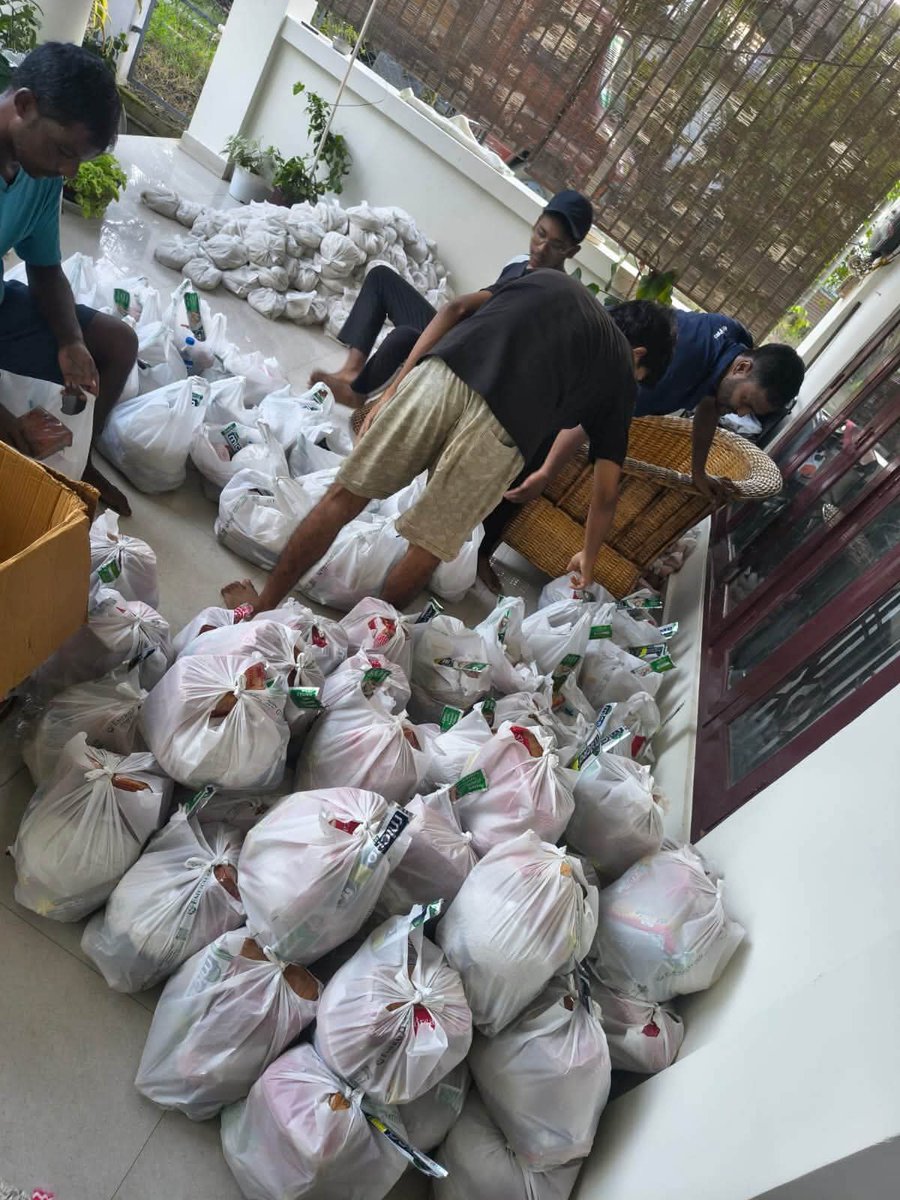 FanAasam's tweet photo. Pray for Assam please donate Assam people 🙏🏻 
#assam #india #viral #tranding https://t.co/Lt3ycnRYcq