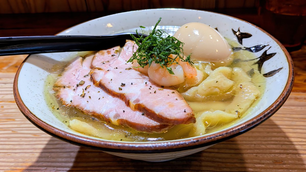 Mascara_condor's tweet photo. 麺と未来＠下北沢
山椒と紫蘇香る冷やし塩ぶっかけ
今回の冷やしも最高に美味しい!!😆上品な山椒の清涼感と絶妙な塩味が猛暑に嬉しい🎐冷たいモチモチ極太麺を心地よく啜れて至福 https://t.co/6FD8805lKO