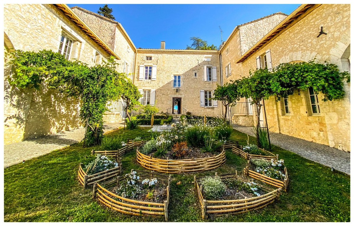 castlecoldotcom's tweet photo. Prestigious Château-Hotel With 1800 Sqm Living Space And Swimming Pool

€1,484,000 · Agen, France

26 rooms · 1,840 m² · 3 ha grounds

#castlecollector #castlesforsale #NouvelleAquitaine https://t.co/Y7ONBWY6Js