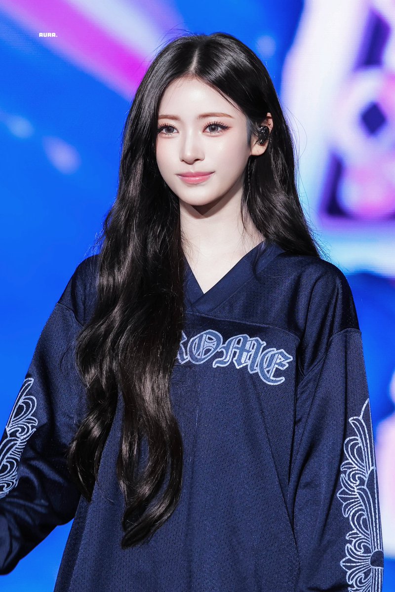 Aura_1117's tweet photo. 𝟮𝟲𝟬𝟳𝟮𝟱

#MEOVV #미야오 #ANNA #안나 https://t.co/bcx8B0WzKX
