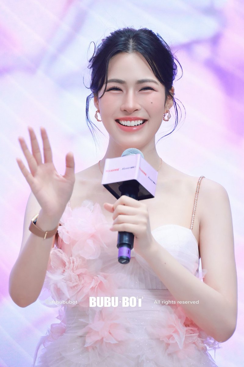SeastrandBeth's tweet photo. · The enchanting Lingling Kwong highly recommends the luxurious premium pure bathing pleasure ·
Follow Lingling for the best body care choices! ✅

LINGLING X KUSTIE BRAND
#LinglingKwongXKustieBrand
#linglingkwong #หลิงหลิงคอง
@linglingsirilak https://t.co/7t7wkgjM0n