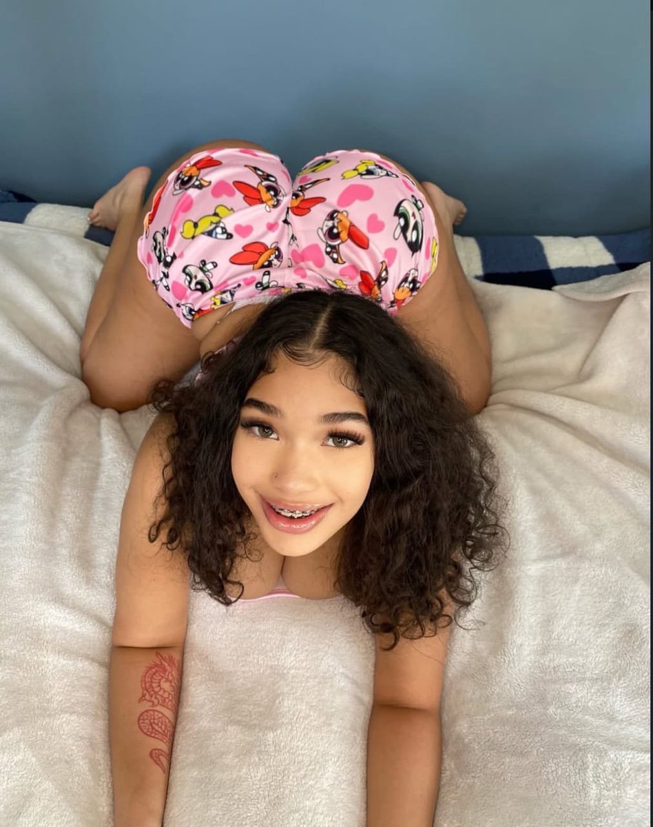 RubiiiRose's tweet photo. Can i be your girlfriend https://t.co/RIFZeTyzhs