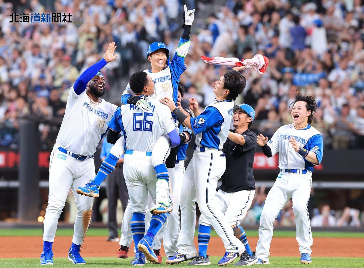 photo_doshin's tweet photo. #北海道日本ハムファイターズ は25日、エスコンフィールド北海道で楽天と対戦し、３－３の同点で迎えた九回裏、 #奈良間大己 選���のサヨナラ打で勝利しました！
#lovefighters #ドミれ

▽ファイターズの記事はこちらから▽
https://t.co/psgooVh7Yl https://t.co/mMZeFxnMCu