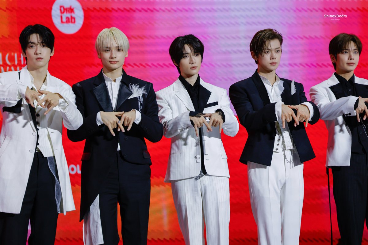 ShinexBeom_313's tweet photo. 260725 KMA

오늘의 TXT...🤴✨

#TXT #TOMORROW_X_TOGETHER
#투모로우바이투게더 #투바투
#수빈 #연준  #범규 #태현 #휴닝카이 https://t.co/tpFZMMzrTS