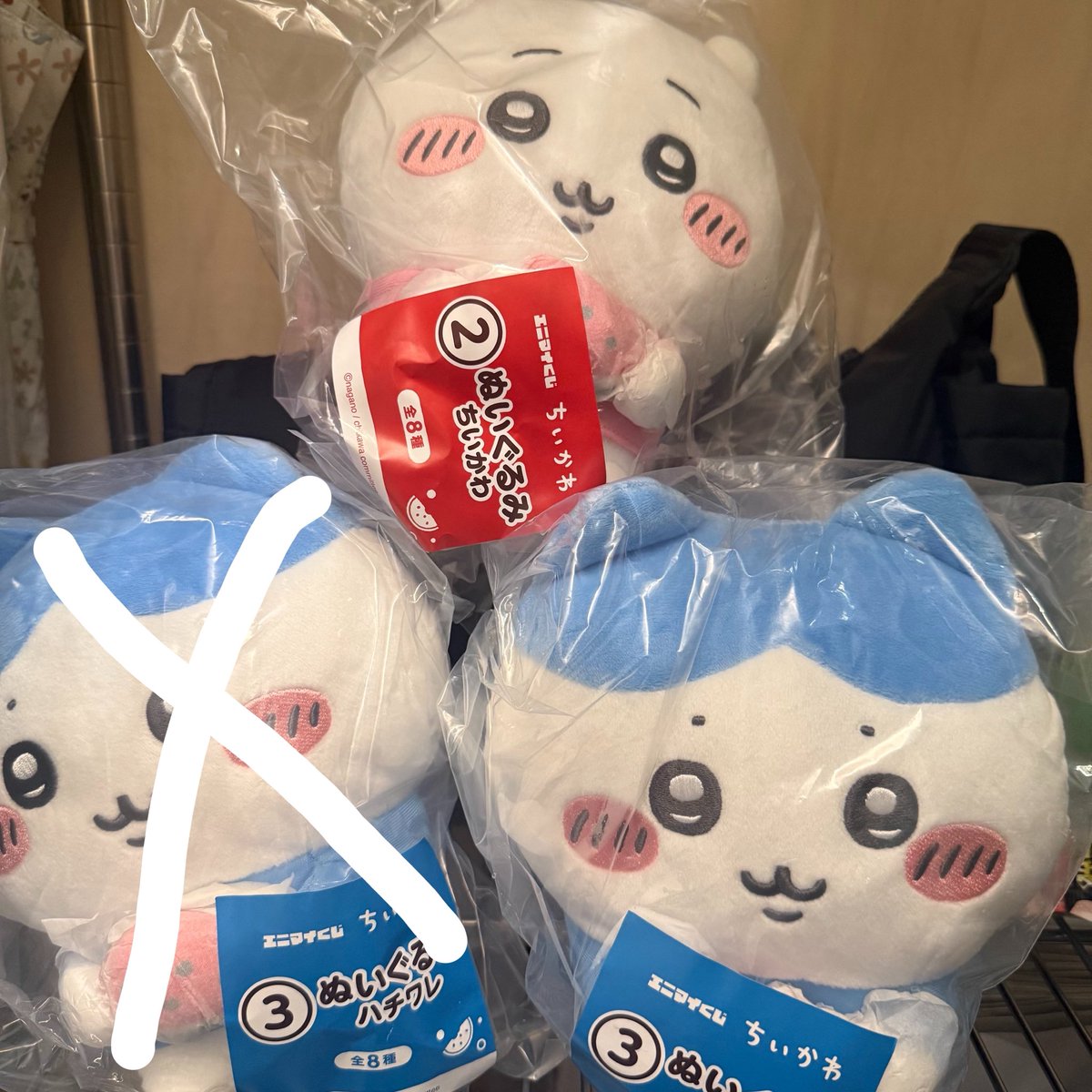 _mentsuyu__'s tweet photo. ちいかわエニマイくじ　手渡し交換

【譲】　ちいかわぬいぐるみ
　　　ハチワレぬいぐるみ

【求】　くりまんじゅうぬいぐるみ
　　　モモンガぬいぐるみ
　　　古本屋ぬいぐるみ

大変難しいとは思いますが、大阪梅田手渡しでよろしくお願いします。 https://t.co/aLDDBXcwDl