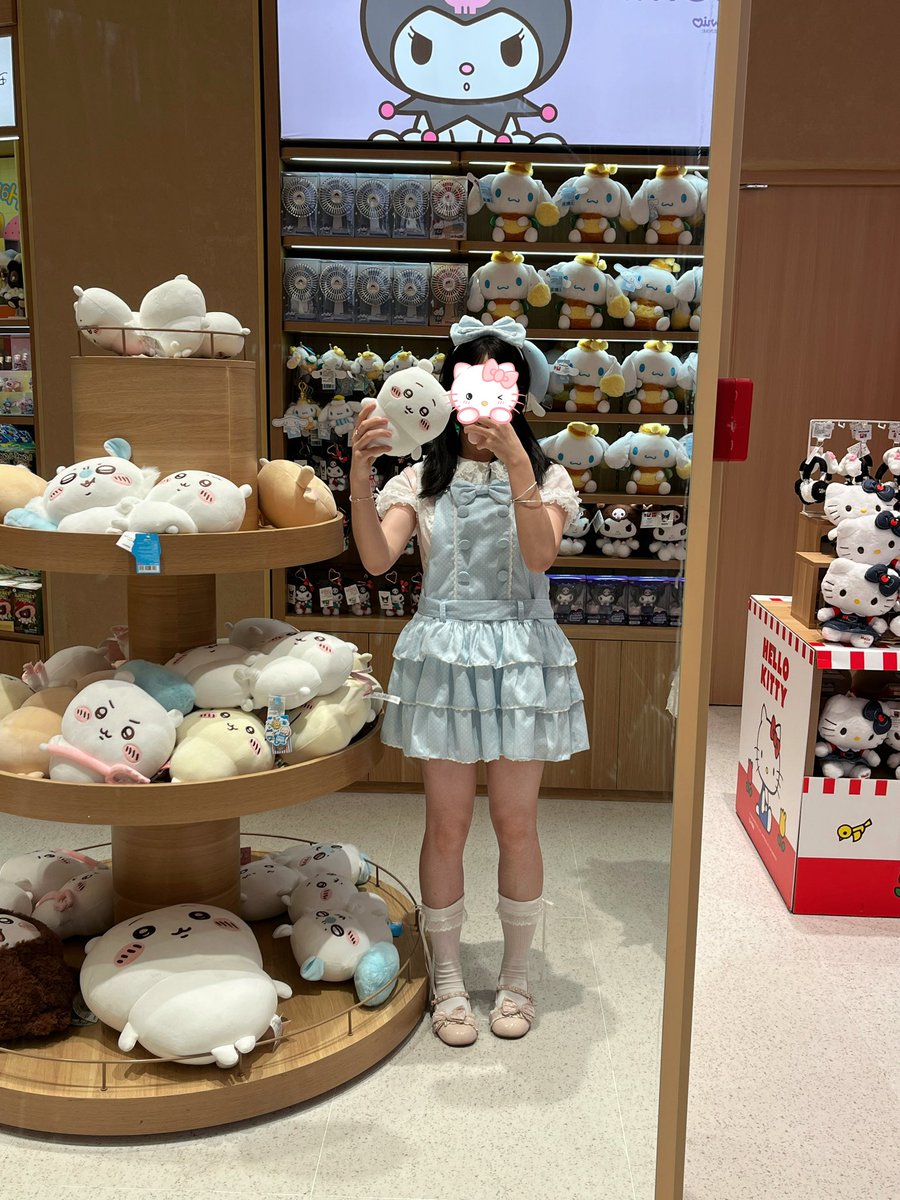 ycn1684's tweet photo. 喜欢我的新裙子 https://t.co/v7lreNKMHG