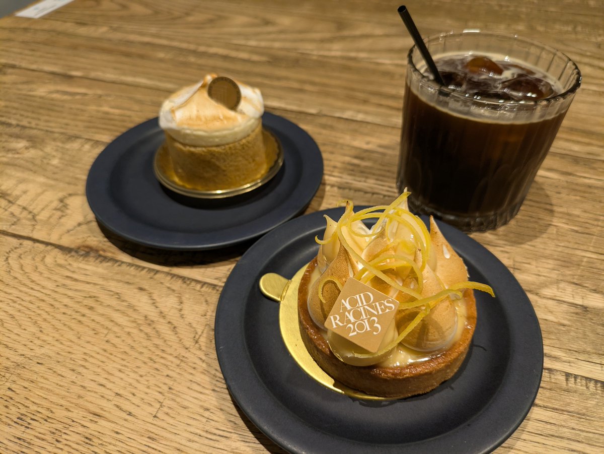 kdiveworks's tweet photo. アシッドラシーヌのケーキ…何年ぶりだろうか…。美味しいよね、やっぱり。 https://t.co/Lk3G2xG40C