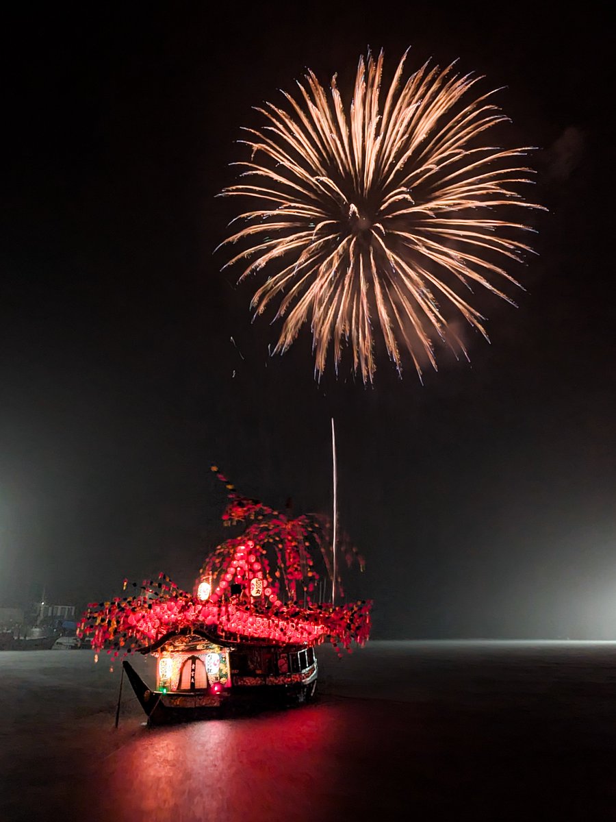 cai_ring222's tweet photo. 日本三大船祭の一つ､､､
神奈川・真鶴貴船まつり
突然の豪雨の中､びしょ濡れになりながら観てきました✨諦めていた花火も上がりファンタステック👏

豪雨の影響で東海道線(熱海〜小田原)がストップしてしまい､まだ真鶴に､､､
横浜に帰れるのかしら💦 https://t.co/y2XmsiRSMO
