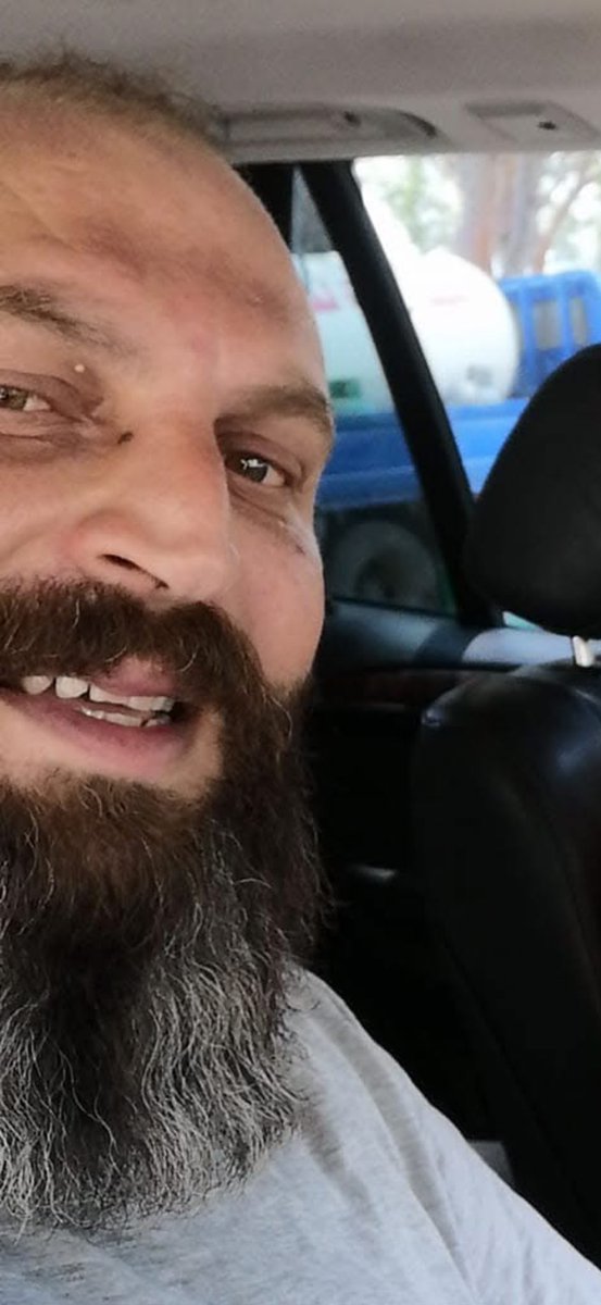 Elibz313's tweet photo. ليش توجعت العمى بشكلك منا قرن منظرك بيعمل إمساك 🤣يلعن الناطور السوري لي كان سبب وجودك تفه على الوالدة شو كان نفسها دنيه الوالد الظاهر كان طرتور 🤣🤣🤣🤣@Omar15928517 https://t.co/v5thPsLcGQ