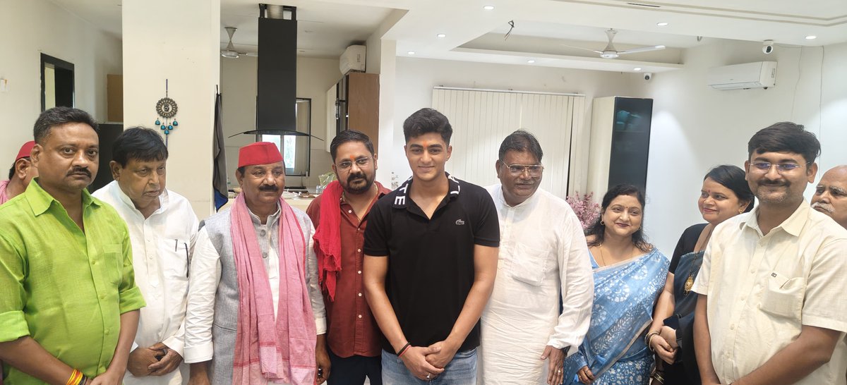 ankitstp007's tweet photo. आज प्रदेश अध्यक्ष आदरणीय श्यामलाल पाल जी का सीतापुर आगमन पर स्वागत किया तत्पश्चात पूर्व विधायक बड़े भाई श्री अनूप गुप्ता जी के आवास पर प्रेस वार्ता में सम्मिलित हुआ!!

@yadavakhilesh 
@ShyamLalPalSp
@AnoopGuptaSP 
@digvijaysinghd9 https://t.co/8QtjRFYR6O