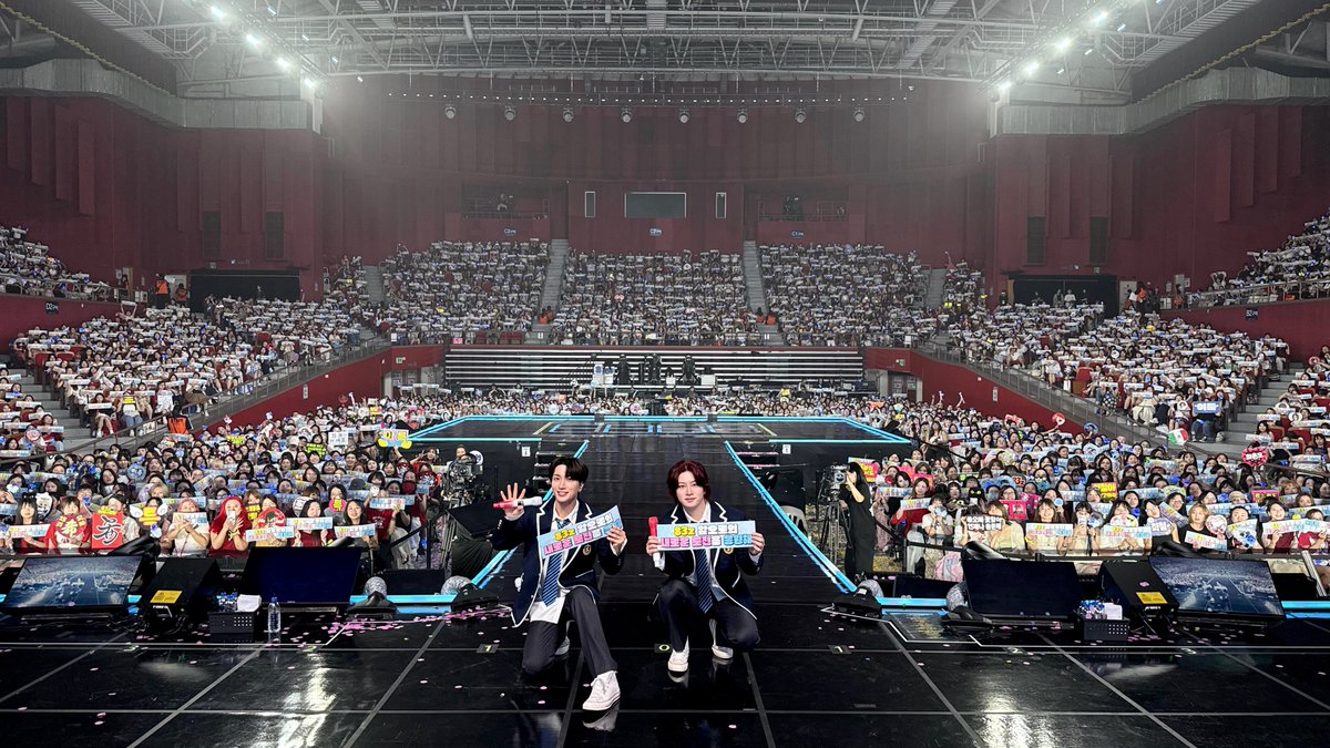 SJofficial's tweet photo. 2026 SUPER JUNIOR-83z FANCON TOUR [1983] in #SEOUL DAY 2 💙

#슈퍼주니어 #SUPERJUNIOR
#슈퍼주니어_83z #SUPERJUNIOR_83z
#SUPERJUNIOR_83z_1983 https://t.co/qUfYkTomTY