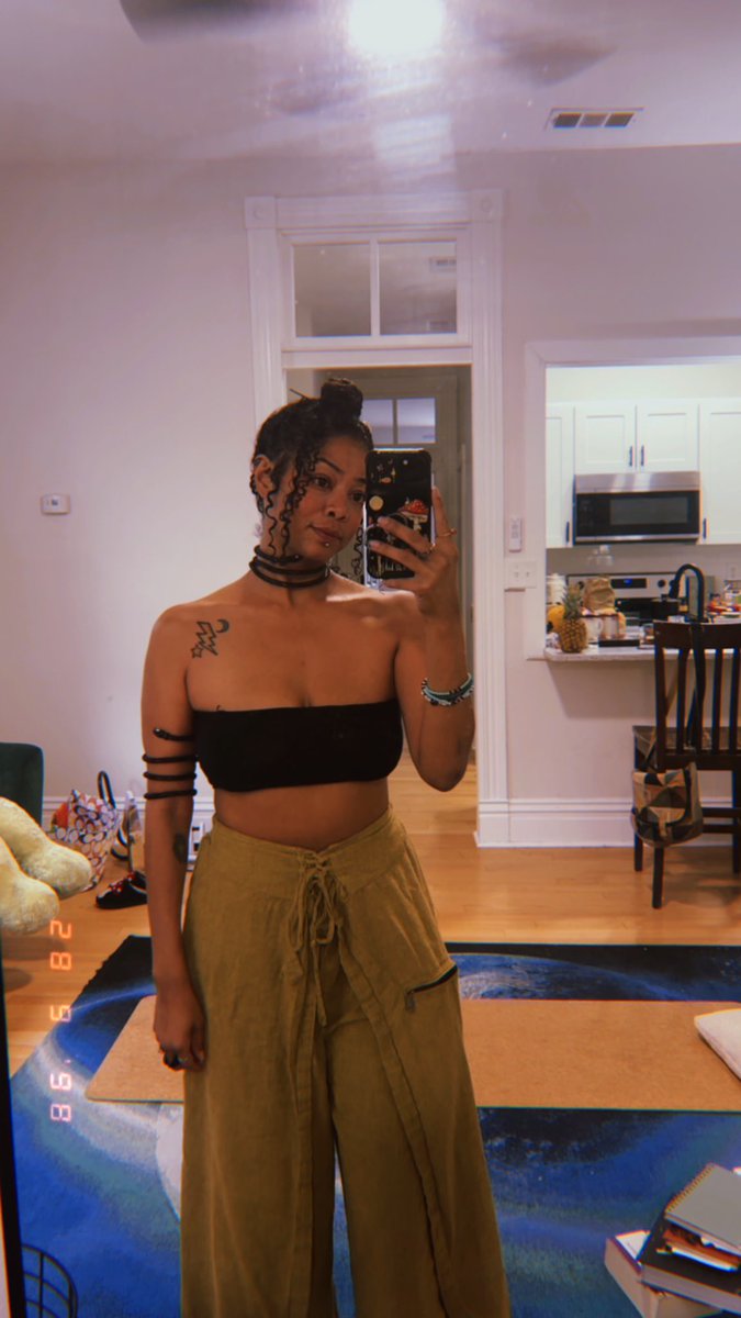 EarthyArchetype's tweet photo. 7/24/26 update 

doing well bitch 🐍 🍑 📚 https://t.co/XFlZlkI7VC