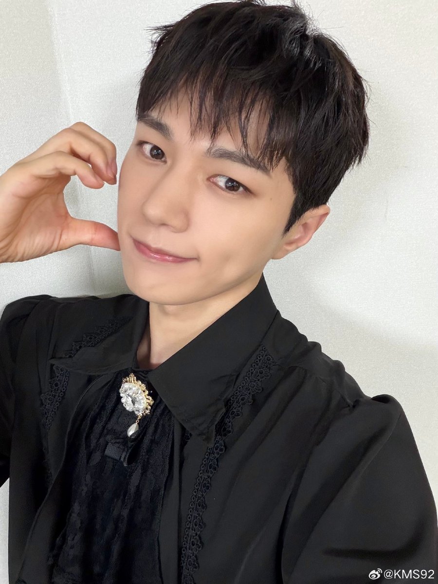 ifntinfo's tweet photo. [SNS] 260725 INFINITE L (Myungsoo) Official Weibo Update

"Thank you for being with me today, everyone!
Looking forward to spending a wonderful time together again tomorrow!"

#인피니트 #엘 #명수 #김명수 https://t.co/t80jlbgoXN https://t.co/ojoFHLk1jm