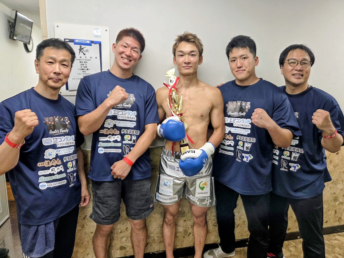 K1GYM_OMIYA's tweet photo. 本日Krush190での浜名颯斗の試合、開始45秒練習した三半規管への右フックでKO勝ちしました！

K-1グループでデビューした選手のデビュー以来連続KO数4戦4勝4KOはグループ新記録です！
(デビュー以来3戦3勝3KOはレオナ・ペタス選手、林健太選手、上野奏貴選手等6名)

しかも3戦連続1ラウンドKO勝利。
↓ https://t.co/b6RlB562US