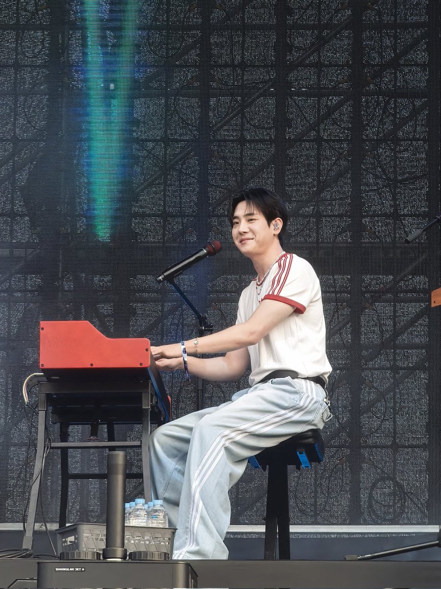 crabkiveee's tweet photo. Dojoon is so cute 😔😔😔 https://t.co/3W2Cyyq99e