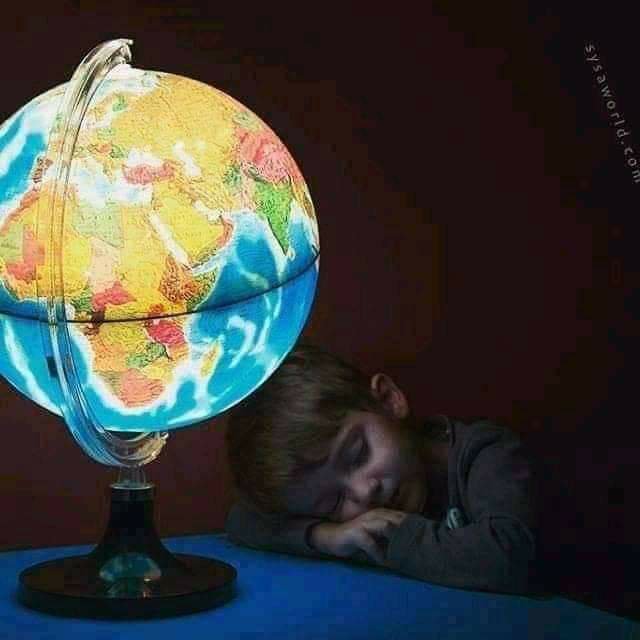 kalam77m's tweet photo. .
قولي لقلبك انني احببتــه 
فلعل صوت الحب يبلغ مسمعك 

رفقا بحالي إن قلبي موجع 
وشفاؤه في أن يراكِ ويسمعك 

مهما ابتعدت عن الفؤاد فانني 
مستوطن رغم المسافة أضلعـــك 

إن كنتِ قررتِ الرحيل تذكري 
أني تركت الناس كي أبقى معـــك 

ماجد عبدالله ،،،
. https://t.co/UXPG3g0PWS
