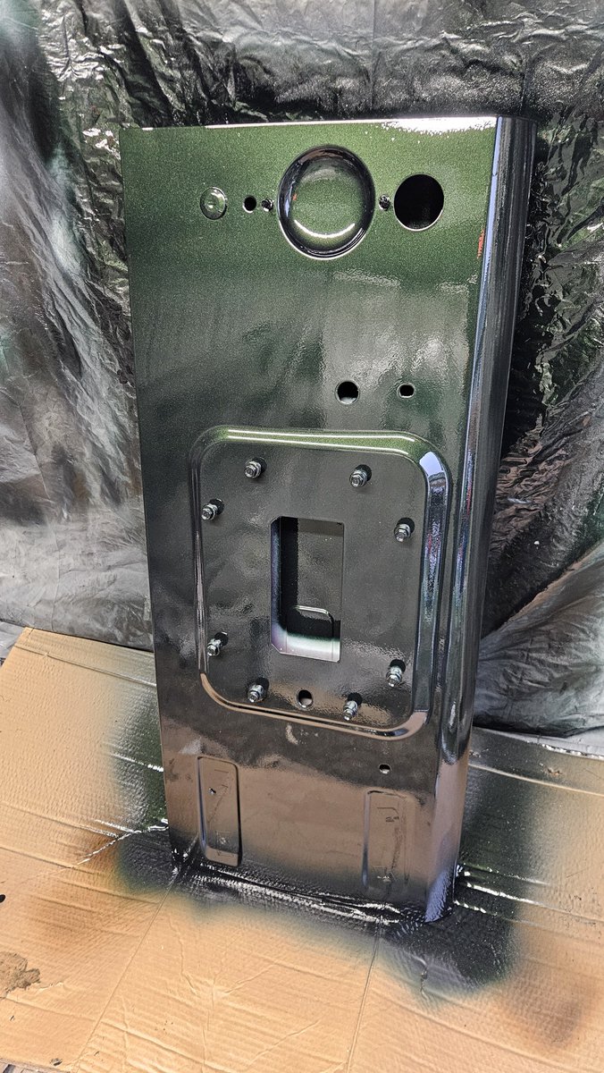 SheilaJetfrost's tweet photo. Paint. Final layer for jeep wrangler tailgate https://t.co/8irfvYosSC