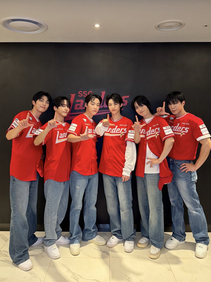 ONF_offcl's tweet photo. 260725
SSG LANDERS

❤️🧡💜🖤💚💙💡

#온앤오프 #ONF
#SSGLANDERS #SSG랜더스 https://t.co/xIAbjuYlVx