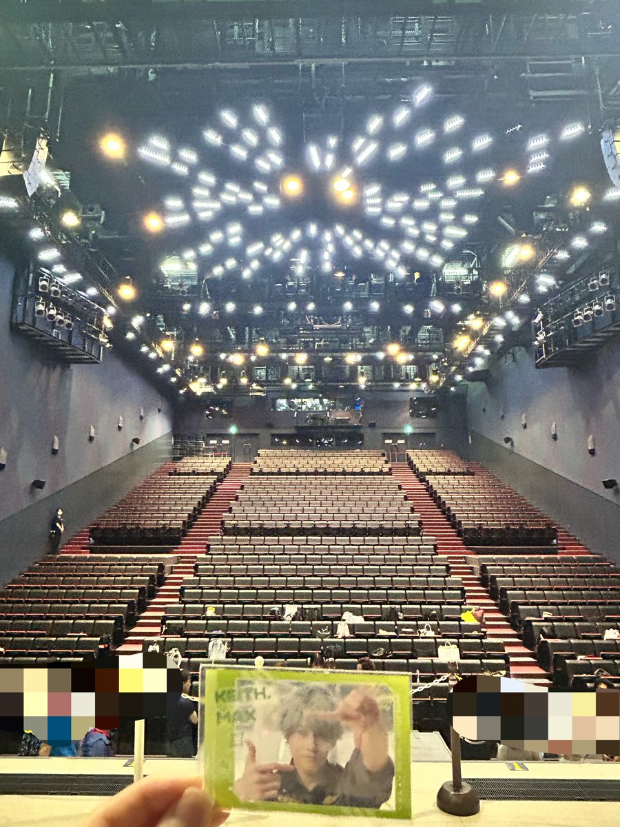 aya_hkgksnar's tweet photo. ソワレはGロッソバクステツアー！
奈落落ち間近で見られてめちゃくちゃ興奮したし、上段はやっぱり手すりなしでアクションするし凄かった！！
床、硬かった……最近の忍ミュやエリステも多分床にはシート敷かれてたね
ゼロ番のキース、キースが見上げていた天井、利吉さんがよく隠れる隙間、記念写真() https://t.co/0oqsRODw7U