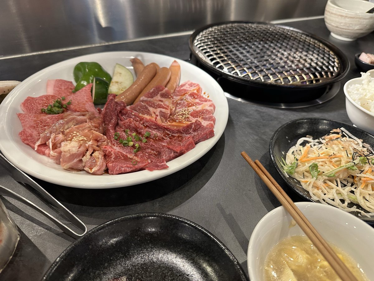 ktkkr1's tweet photo. 焼肉食べてきた🥩

お店出て来たらちょうどダンロップ！ https://t.co/UXUltvMPmq