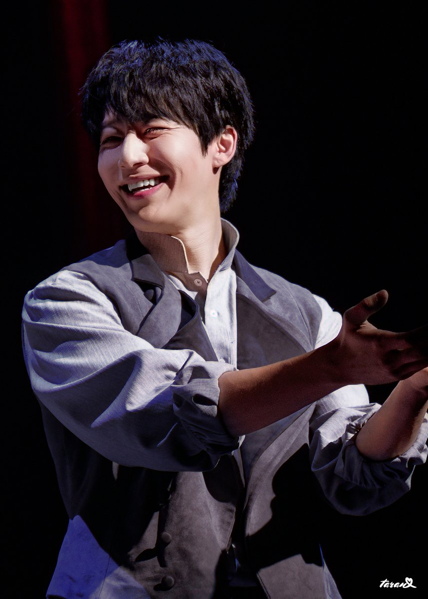 onetaran's tweet photo. 260725 블랙메리포핀스 커튼콜 
헤르만 디히터 | #원태민 https://t.co/0iIZa7kVTo