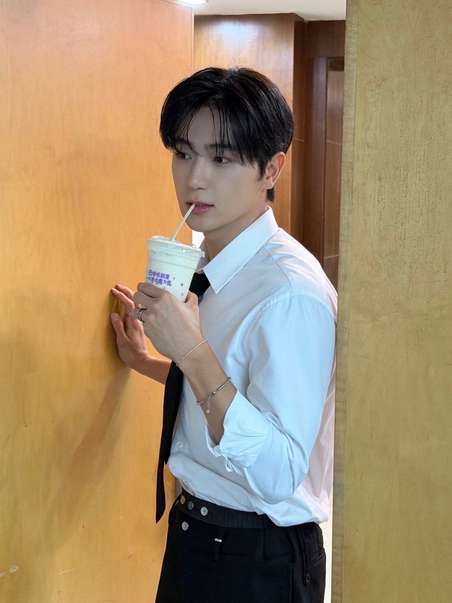 mynowdiary's tweet photo. 260725 #현재 샤오홍슈 https://t.co/xBk3GnUlfe