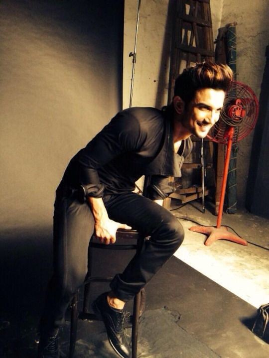 rashmi_sri0505's tweet photo. @PMOIndia @HMOIndia @withoutthemind @CBIHeadquarters 

Jaan Nisaar Hai Sushant Pe

''Haan hansi bann gaye, haan nami ban gaye, Tum mere Asmaan ,meri zameen ban gaye'' ♥️♥️

#SushantSinghRajput https://t.co/XyENt7DPev