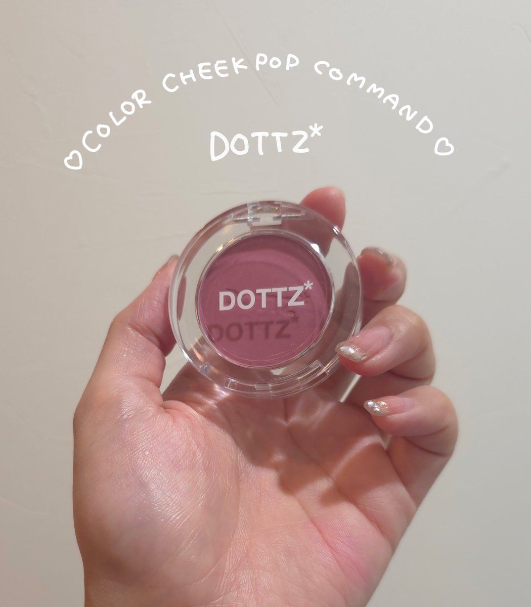 mirinae0314's tweet photo. 🌟#PR @DOTTZ_jp
-❅-
DOTTZ*(ドッツ)
カラーチークポップコマンド
01 BLUM ROSE BLUR
-❅-
#DOTTZ #ドッツ
#カラーチークポップコマンド
DOTTZさんのカラーチークポップコマンドをいただいてお試しさせてもらったよ✨
01ブラムローズブラーはパーソナルカラーを問わずに使えそうなローズピンク꒰⑅ᵕ༚ᵕ꒱˖🩷
粉質はしっとり🫧付け方でぽわっと発色もしっかり発色も自由自在なのがとってもいい〜!!グラデーションも簡単にできたദ്ദി^._.^)
マットなんだけど、ブラシで磨いたらつやっつやになるのすごくない?動画みてほしい〜!🙌🩷
塗りたてのきれいな状態が長時間続いて、夜までしっかり色が残ってくれてたよ!これからの汗だくの季節も期待大◎
他のカラーもすごくかわいくて揃えたくなっちゃいました✨