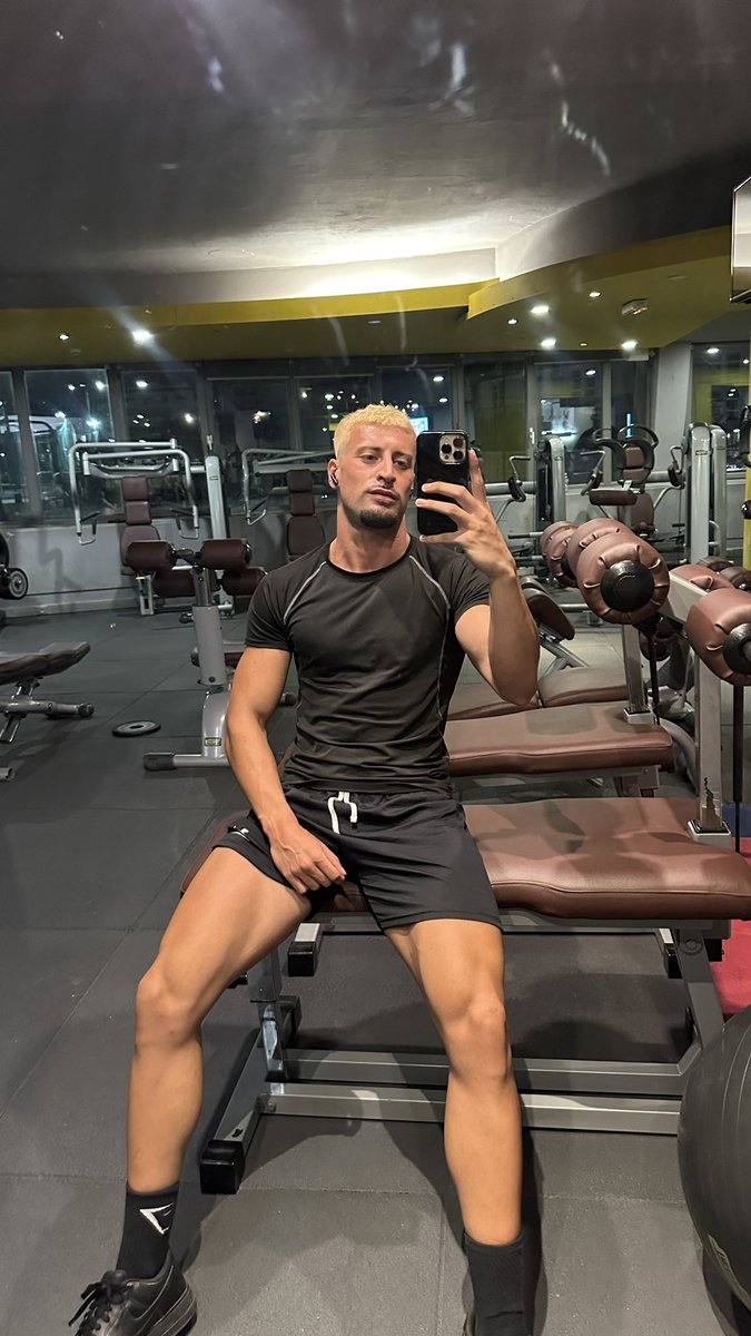 cashpetrosout's tweet photo. New hair color 😜 my nudes are gonna look fire with it 

https://t.co/VMIFPQrHrH https://t.co/0BmnPLkaRe