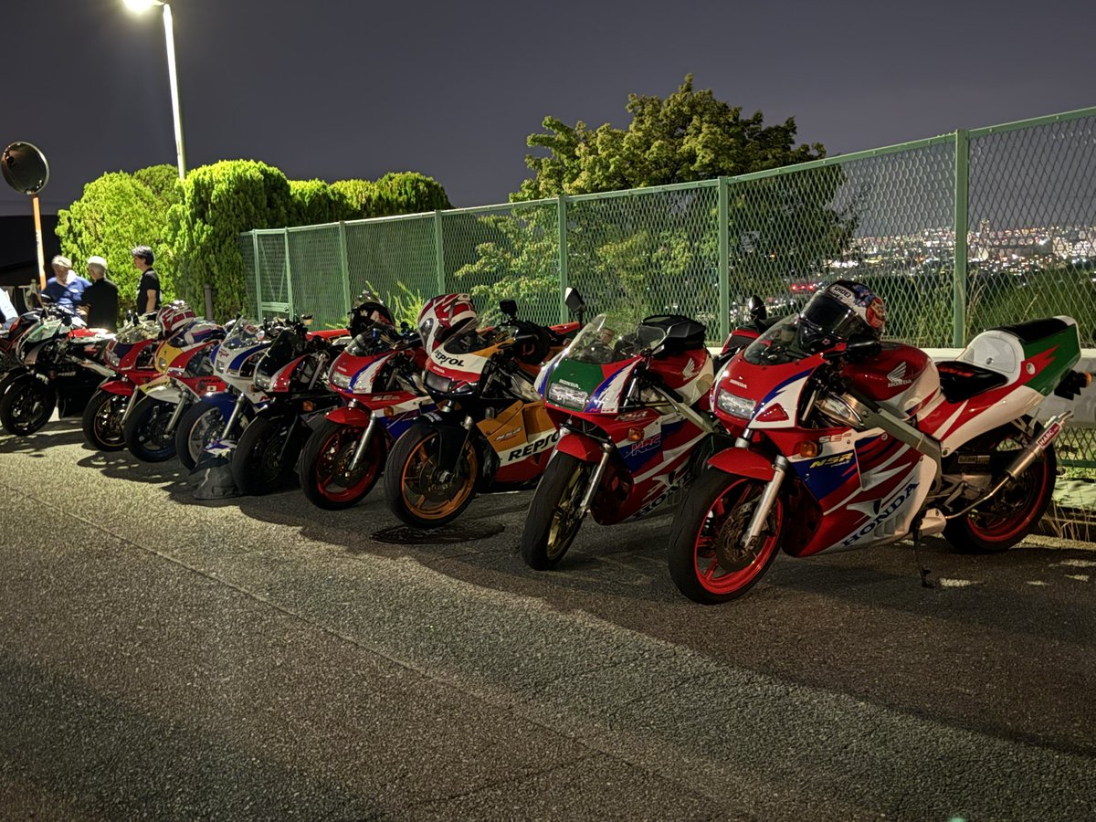 Rrkira2's tweet photo. やっぱりNSR250R🫶
最後はうちの子😍 https://t.co/9hlYL217kx