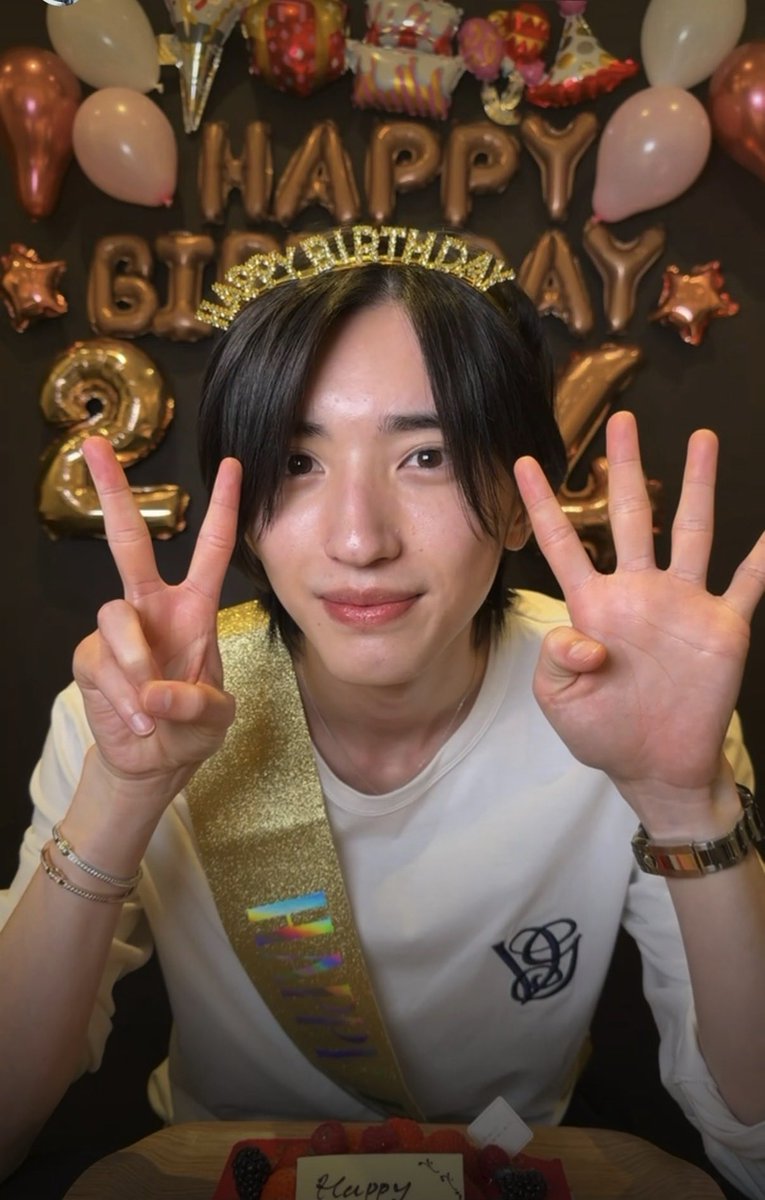 mi__148s's tweet photo. 駿佑くん改めて24歳おめでとう🎂♡
これからもずっっとだいすきを届けます꒰՞⸝⸝⊃ ·̫ <՞꒱
素敵な一年になりますように…🌙⋆꙳
#道枝駿佑 https://t.co/JhhLF4PX7z