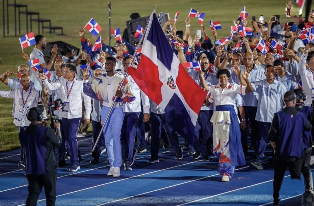 warnaudbisono's tweet photo. La emoción nos embargó ayer al observar la apertura de los Juegos Centroamericanos y del Caribe Santo Domingo 2026.

¡Simplemente espectacular!

El cierre con el Súper Sánchez, nuestro gran Félix Sánchez, nos remontó a toda su gloria y a cómo nos colocó en el mapa mundial con nuestra primera medalla de oro mundialista.
