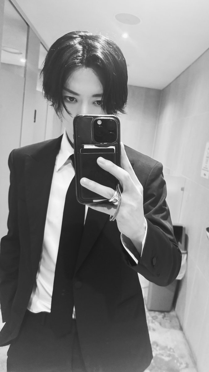 iammyotaro's tweet photo. ロン毛と短髪でこうも趣がかわってくるとは無限イケメンすぎる！(無限イケメンとは)
https://t.co/VGAD39fIo7 https://t.co/BUjDu2I5Iw