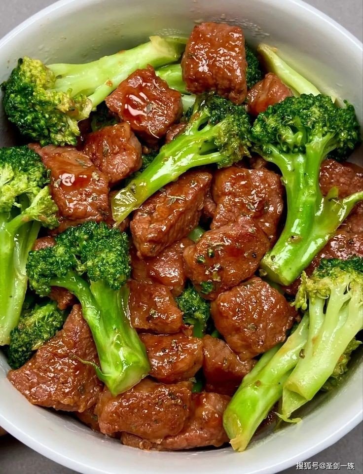 Emmajhones77's tweet photo. Saucy. Savory. Satisfying. Beef &amp; Broccoli perfection. 🥩🥦 #Food #Foodie #Dinner #BeefAndBroccoli #Delicious https://t.co/SYEMCQDjMG