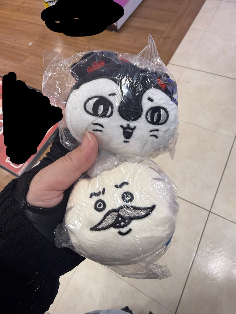 Ryo12x's tweet photo. ちいガチャラメキーやってガチャ玉ピンクだし全員のやつかー…って思って目があった島二郎…笑。
あっ…セットのちいかわの色ってこと！？

ガチャのお店にはなかったけど、セイレーンと島二郎…島二郎祭り… https://t.co/ACqAfB0yrq