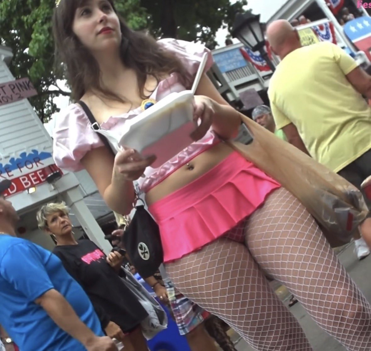 Yutia88's tweet photo. Thick pawg in princess peach cosplay 🤤
#candid #candidass #creepshot https://t.co/yUtqrvxxGf