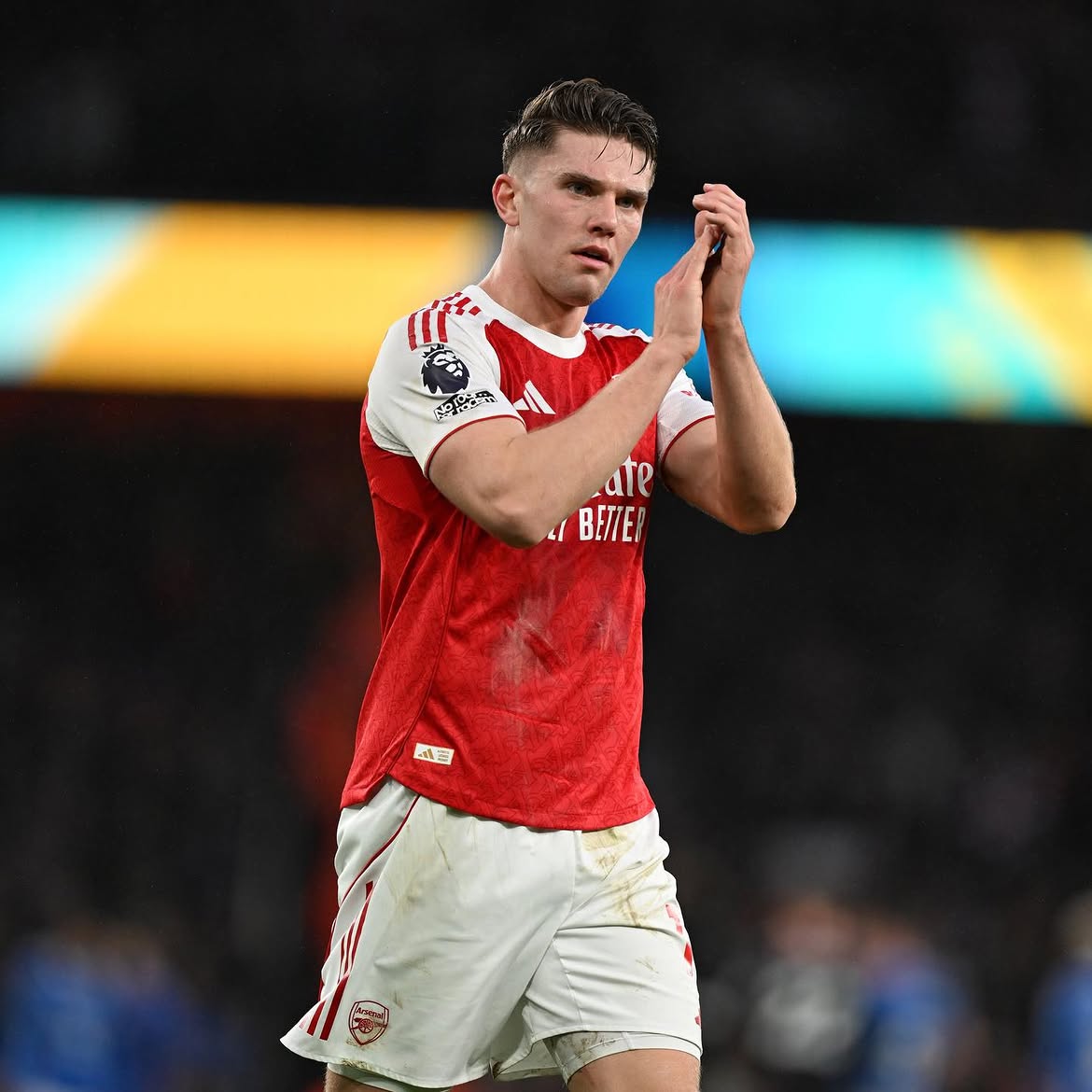 futbolarena's tweet photo. Arsenal, Julian Alvarez transferi için Atletico Madrid'e 100 milyon euro ve Viktor Gyökeres'i önerdi. (The Times) https://t.co/RsscmxPAKI
