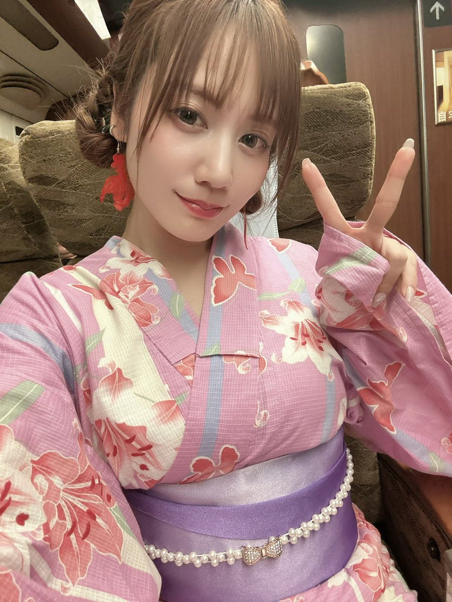 harupi1019's tweet photo. 新幹線のりました！新神戸~博多へ🚅
明日は福岡県で来店です🎰💗

✅7/26(日)📍福岡県中間市
#Dステーション39中間店 さん！
毎月〝月末日曜〟恒例のホールさん🫶

📱ｵﾝﾗｲﾝ抽選⚠️9:30までにｴﾝﾄﾘｰ⏰
みんなで元気に勝ちに行きましょう🔥
よろしくお願いします✨

中間店X @d_nakama39 
メガネ店長X @megane_tenchou 
☝️要チェックだよ🤩PR