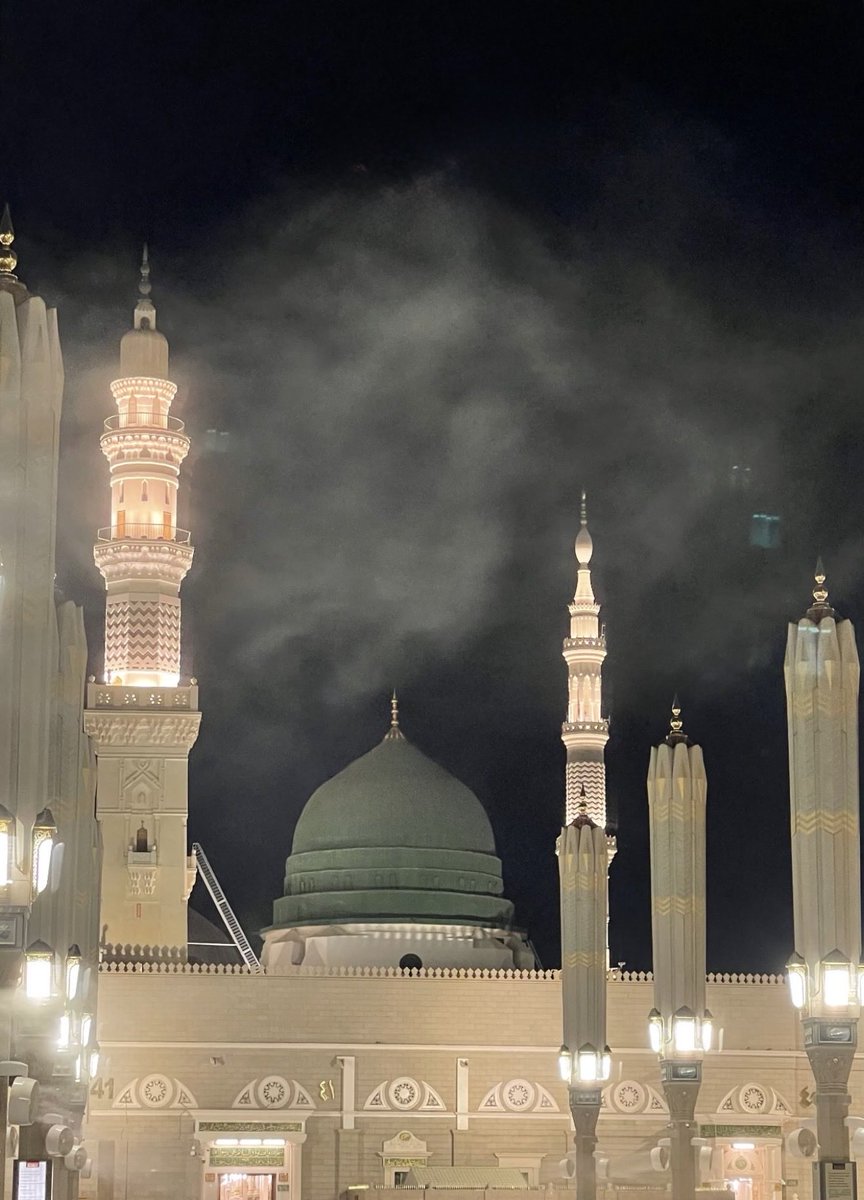 thefaqiir's tweet photo. Masjid al-Nabawi last night https://t.co/mLsSRsXJBX