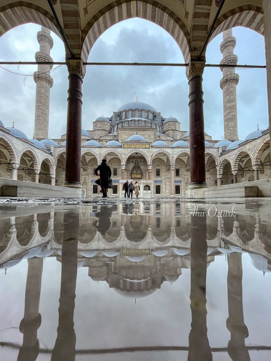 ahu_oztrk's tweet photo. Süleymaniye Camii ve Yağmur ✨ https://t.co/JGSeqvzwWP