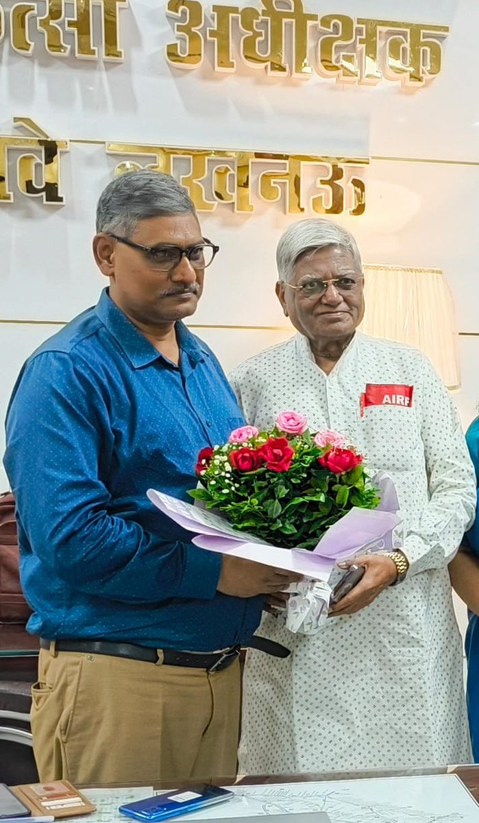 LkoDivisionNRMU's tweet photo. In the presence of Hon'ble General Secretary Com. Shiv Gopal Mishra and Women Chairperson Com. Praveena Singh NRMU DS Com. Vibhuti Mishra along with other office bearers extended a warm welcome and heartfelt congratulations to Dr. Charu Chandra Saxena on his appointment as CMS. https://t.co/6CWZdNeQEu