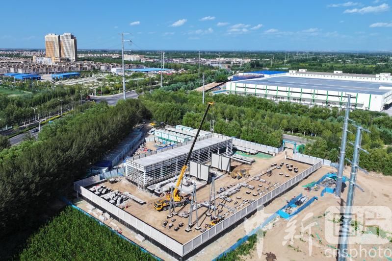 photo_cns's tweet photo. 110 kV power transmission and transformation project is under construction in Yongning County, Yinchuan City, Ningxia Hui Autonomous Region, July 20, 2026. 
(Photo by Yuan Hongyan/CNSPHOTO)
#ImageChina #影像中国 https://t.co/TeufFUcBkq