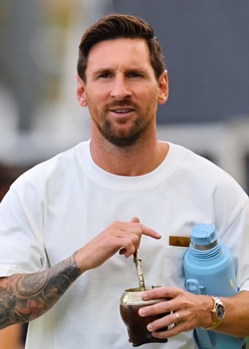 OldHenan's tweet photo. Historian uncovers Brazilian roots in Lionel Messi’s family tree.

One of Messi’s great-grandfathers was born in São Paulo, Brazil. In 1905, the family emigrated to Argentina, where his maternal grandfather, Antônio Cuccittini, was later born. https://t.co/QSjJkAD96C
