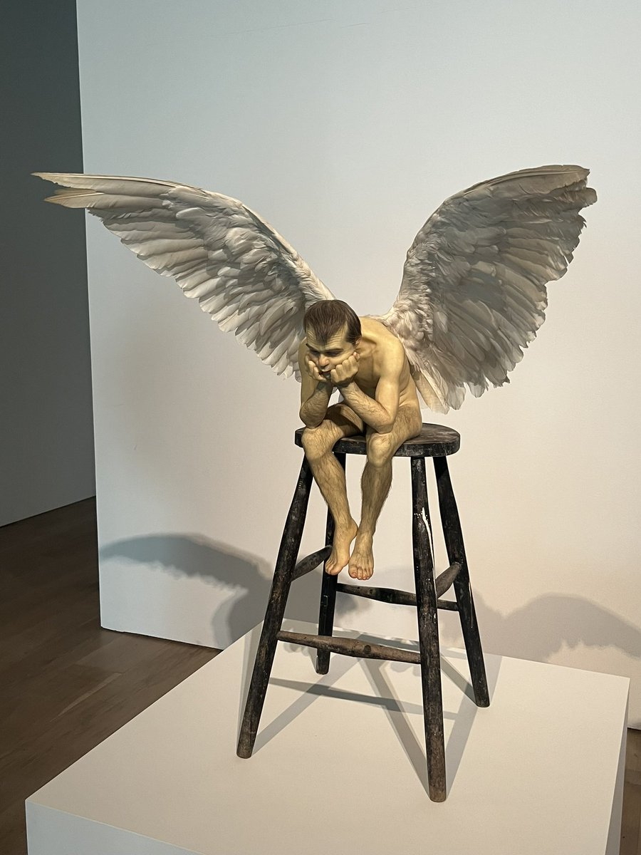 TKernobu's tweet photo. 久しぶりのアート鑑賞
ロン・ミュエク展を見に森美術館へ行ってきました
横たわる巨人やいまにも動き出しそうな人だったり巨大骸骨がゴロゴロあったり…
全49作品中11作品を展示しててどれも技巧冴えた作品で楽しめました☺️ https://t.co/9or3GuM7ig