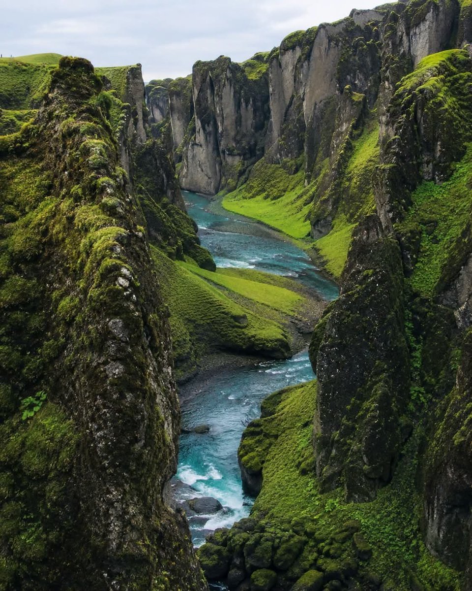 PEAKVISTAcf's tweet photo. 📍waterfall Iceland

 Iceland has thousands of waterfalls, and many are created by melting glacier water flowing through its volcanic landscapes.

#Iceland #IcelandTravel #WaterfallWonder #NatureLovers #ExploreIceland https://t.co/mi8AiJJeTL